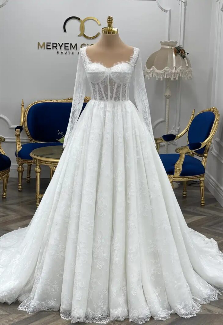 Riona Öpücük Yakalı Omuzdan Kollu İthal Fransız Lez Dantelli Ara Kabarık Model