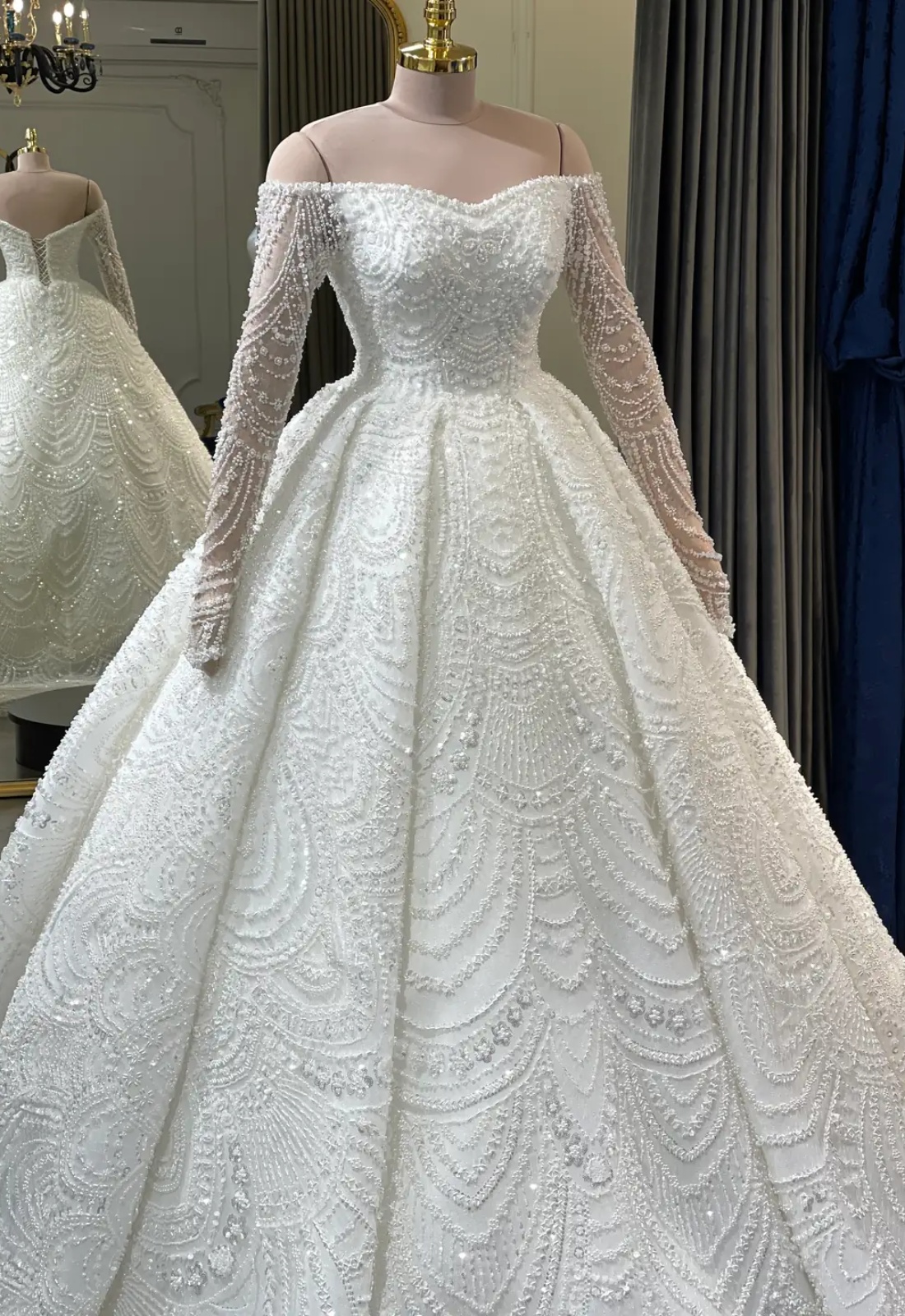 Lena Havuz Yaka Bedeni Eteği İşlemeli Pileli Prenses Model