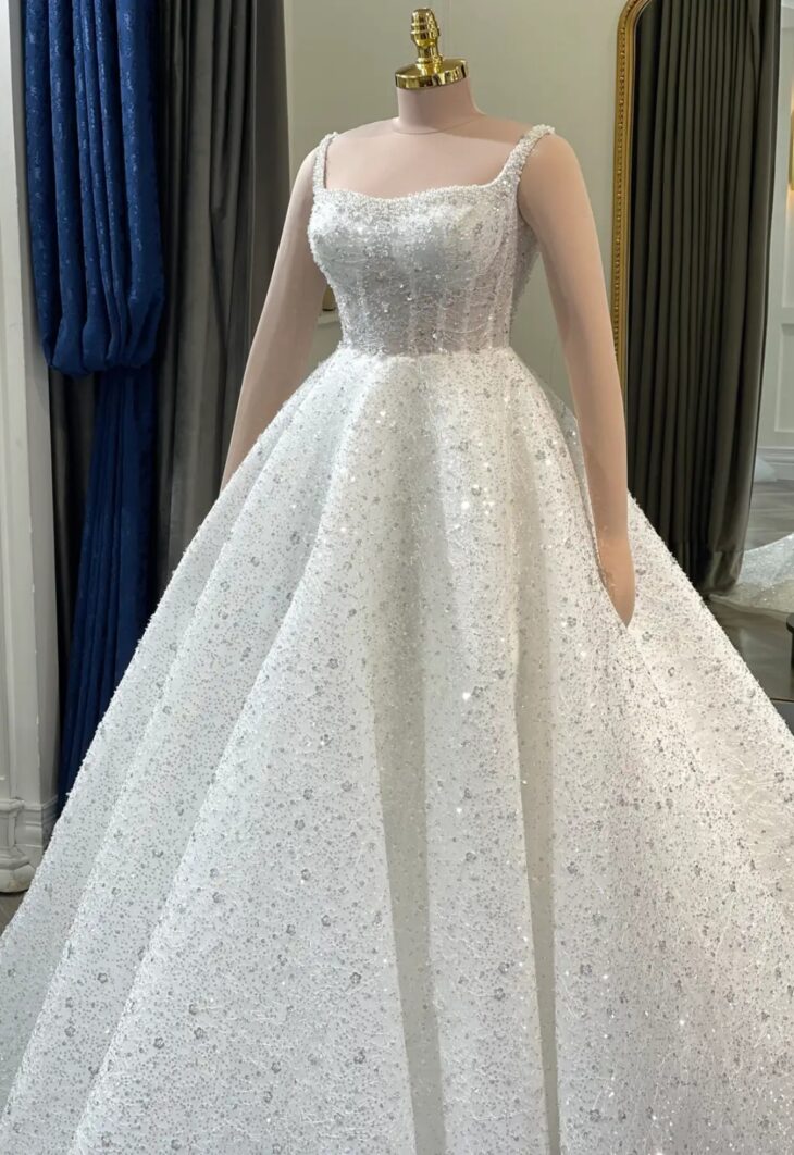 Rosalind Öpücük Yakalı Bedeni ve Eteği Full İşlemeli Prenses Model
